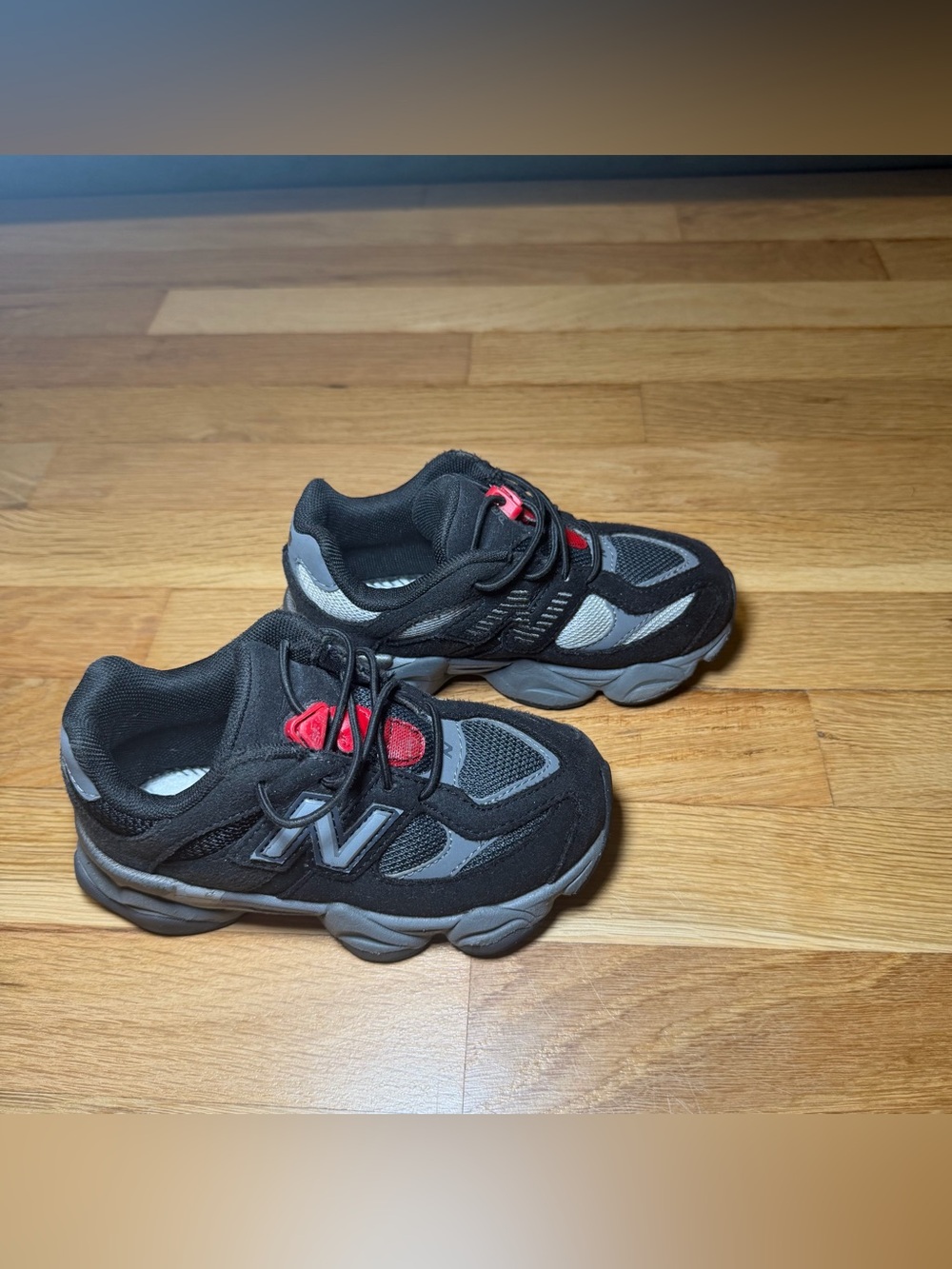 New Balance Kids Black & Gray Sneakers – Size 10